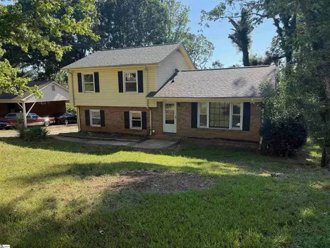 309 Willow Oaks Dr, Spartanburg, SC 29301