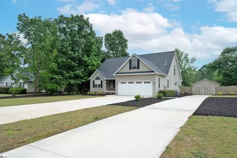 8 Wooded Glenn Ct, Pelzer, SC 29669