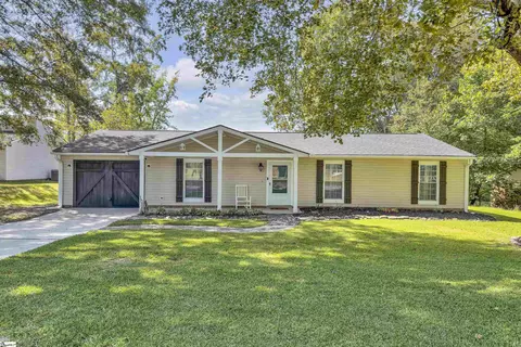 4 Oak Hollow Ct, Greenville, SC 29607