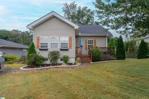 41 Lawrence St, Lyman, SC 29365