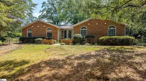 25 Country Club Dr, Greer, SC 29651