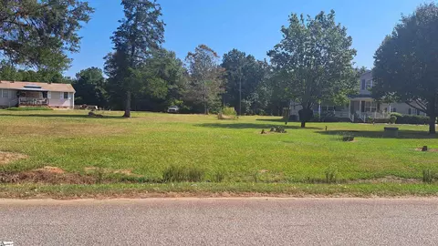 726 Bill Pearson Rd, Woodruff, SC 29388