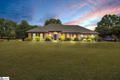 121 Twin Lakes Dr, Moore, SC 29369