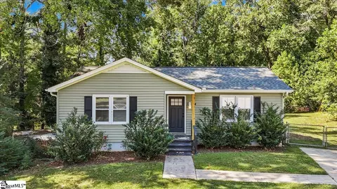 4 Cloverdale Ct, Simpsonville, SC 29681