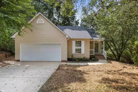 225 Clear Lake Dr, Simpsonville, SC 29680