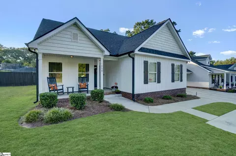 714 Chestnut St, Laurens, SC 29360