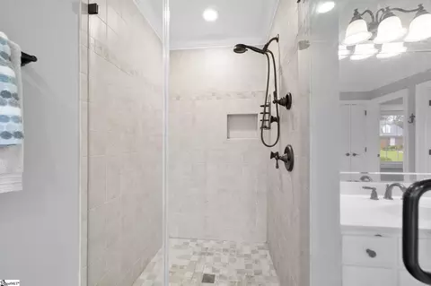 Bath - 801 Shefwood Dr, Easley, SC 29642 photo 4 of 8