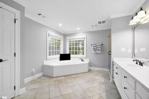 Bath - 801 Shefwood Dr, Easley, SC 29642 photo 3 of 8
