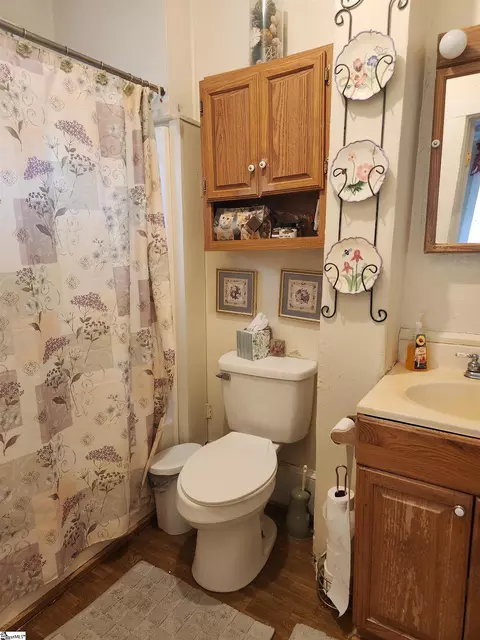 Bath - 11 Hedgepath St, Liberty, SC 29657 photo 1 of 1