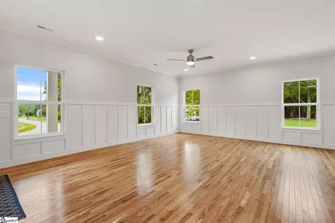 Living - 504 E Main St, Pendleton, SC 29670 photo 1 of 4