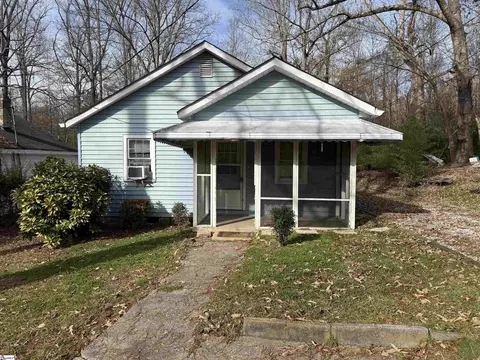 120 Russell St, Laurens, SC 29360