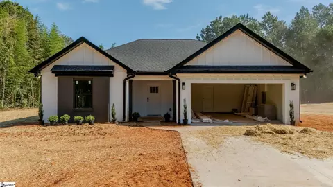 426 N Palmetto St, Liberty, SC 29657