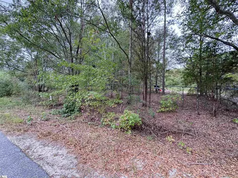 147 Circle Dr, Gray Court, SC 29645