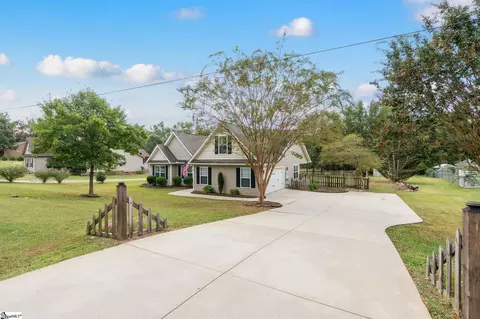 117 Sprouse Ln, Fountain Inn, SC 29644
