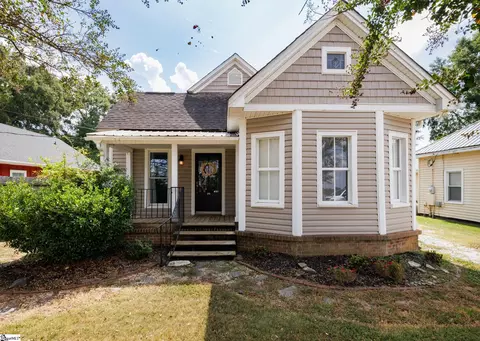 213 W Trade St, Simpsonville, SC 29681