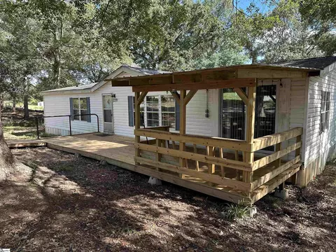 220 Oak Shores Rd, Anderson, SC 29621