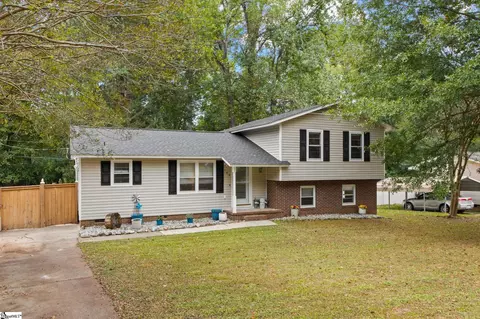 126 Ashdown Dr, Simpsonville, SC 29680
