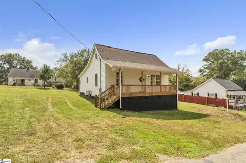 25 Green St, Pelzer, SC 29669