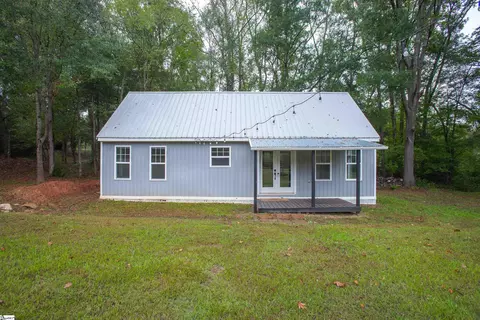 492 Edgewater Rd, Woodruff, SC 29388