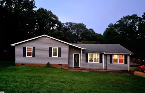 318 Country Glen Ln, Pelzer, SC 29669