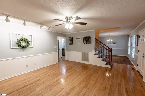 Living - 114 Beech Ln, Anderson, SC 29621 photo 2 of 3