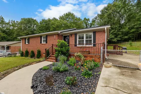 100 Cliffwood Ct, Fountain Inn, SC 29644