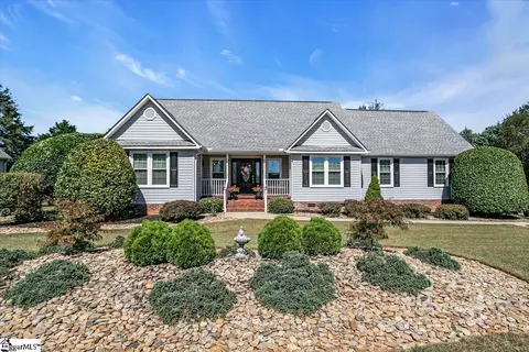 7 Harvester Ln, Fountain Inn, SC 29644