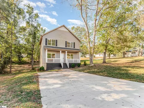 200 Baywood Hills Dr, Simpsonville, SC 29680