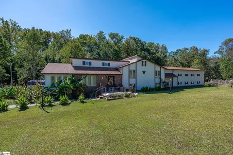 202 Mitchell St, Laurens, SC 29360