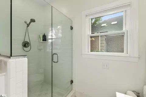 Bath - 7 March Winds Ct, Greer, SC 29650 photo 3 of 6