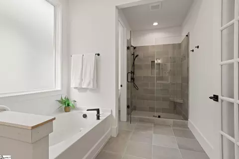 Bath - 319 Eagle Mill Ln, Greer, SC 29651 photo 3 of 4