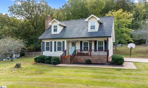 28 Jesse Ct, Taylors, SC 29687