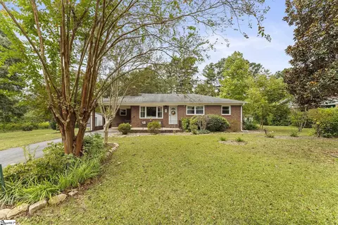 17 Poplar St, Woodruff, SC 29388