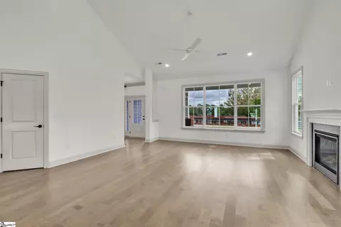 517 N East Main St, Easley, SC 29640 photo 4