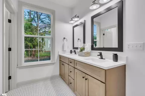 Bath - 517 N East Main St, Easley, SC 29640 photo 2 of 3