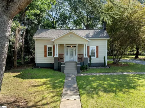 9 Lee St, Liberty, SC 29657