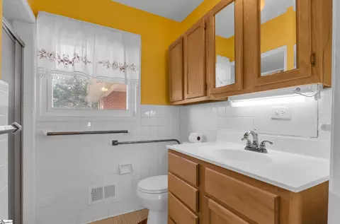 Bath - 203 Crescent St, Easley, SC 29640 photo 1 of 2