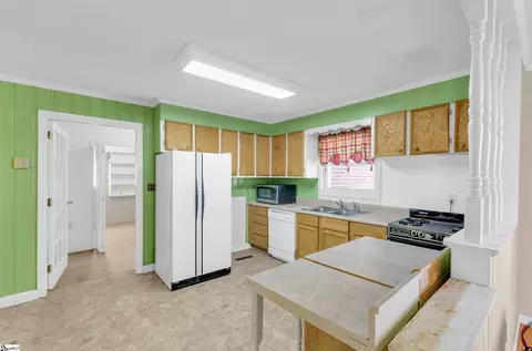 Kitchen - 203 Crescent St, Easley, SC 29640 photo 3 of 4