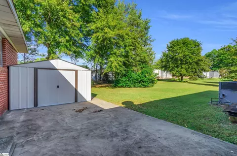 Exterior - 203 Crescent St, Easley, SC 29640 photo 4 of 4