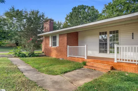 Exterior - 203 Crescent St, Easley, SC 29640 photo 2 of 4