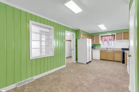 Kitchen - 203 Crescent St, Easley, SC 29640 photo 2 of 4