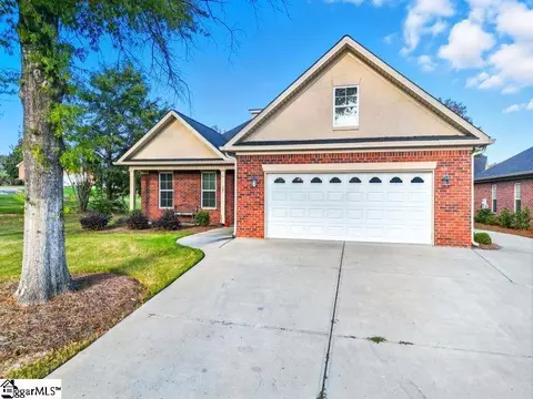 107 Queens Ct, Greenwood, SC 29649
