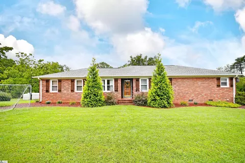 100 Ivyway Ln, Liberty, SC 29657
