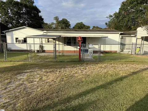 519 W Main St, Gray Court, SC 29645