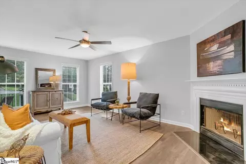 Living - 304 Pine St, Greer, SC 29650 photo 3 of 3