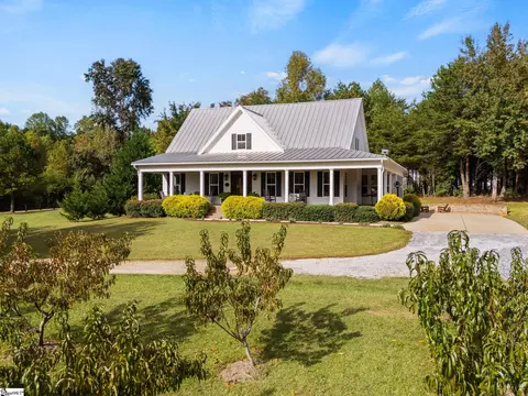 995 Motlow Creek Rd, Campobello, SC 29322