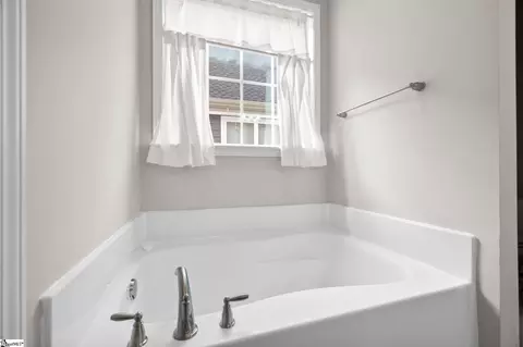 Bath - 29 Novelty Dr, Greer, SC 29651 photo 3 of 4