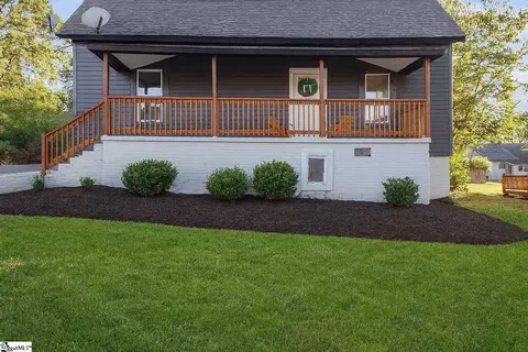 111 S 8th St, Easley, SC 29640
