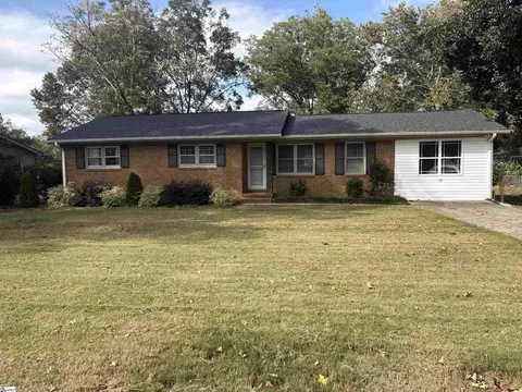 3036 Elmhurst Dr, Boiling Springs, SC 29316