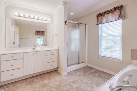 Bath - 192 Walker Pt, Seneca, SC 29672 photo 2 of 3